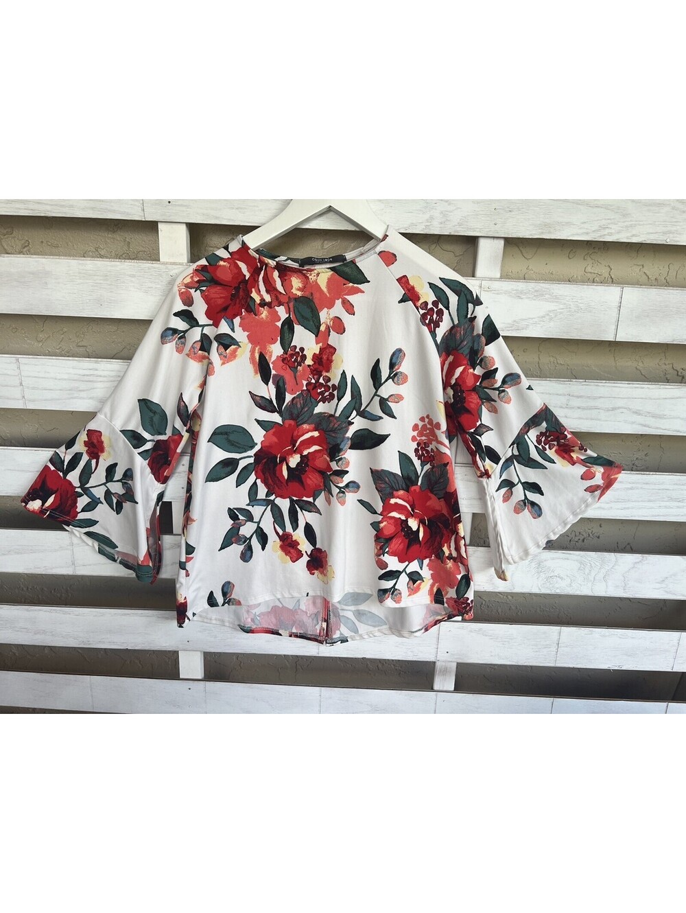 Coin 1804 Red White Soft floral Top Shirt Bell Sleeves Buttoned Back Women's S.